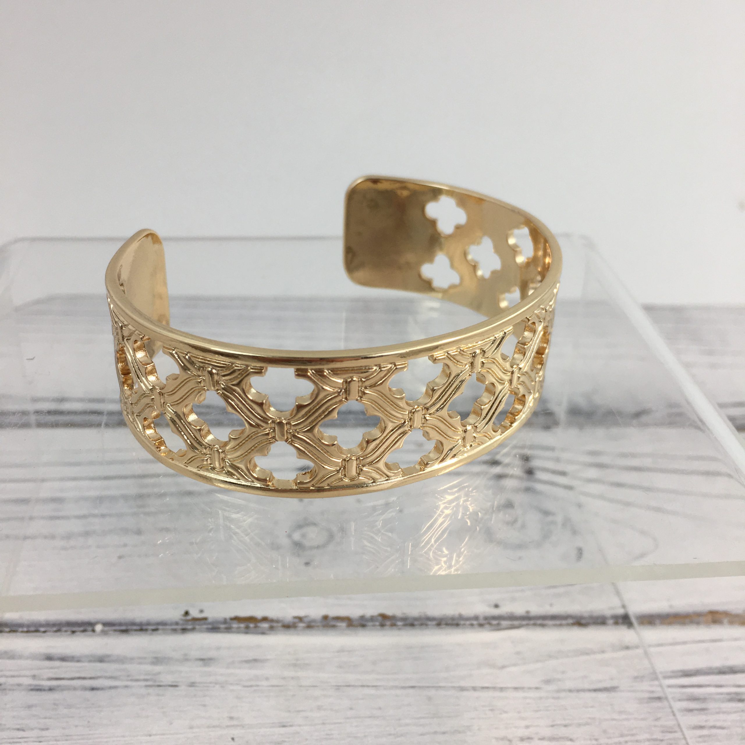 Intaglio clover cuff bracelet Gold – Song Lily